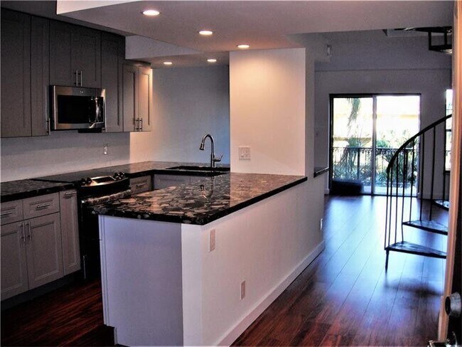 Photo - 640 Tennis Club Dr Unit 306