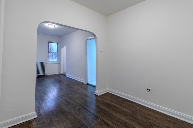 Photo - 323 E 50th St Unit 1R