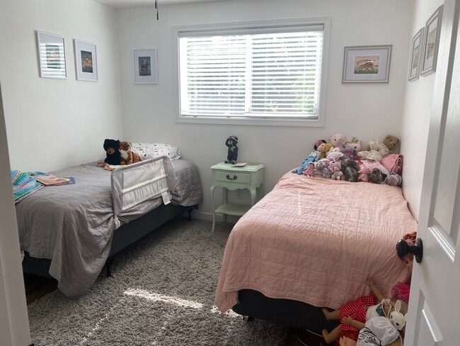 Photo - 3724 Tudor Way SE