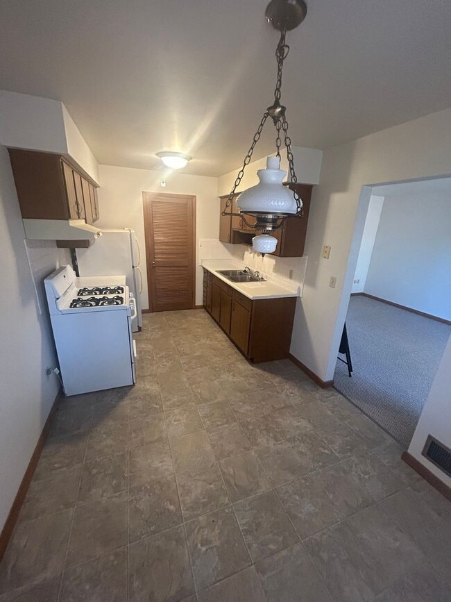 Photo - Colonial Gardens Apartments Unit Apt 50