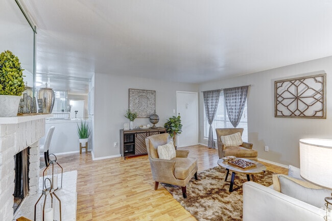 2BR, 2BA - 1,113SF - Living Room
