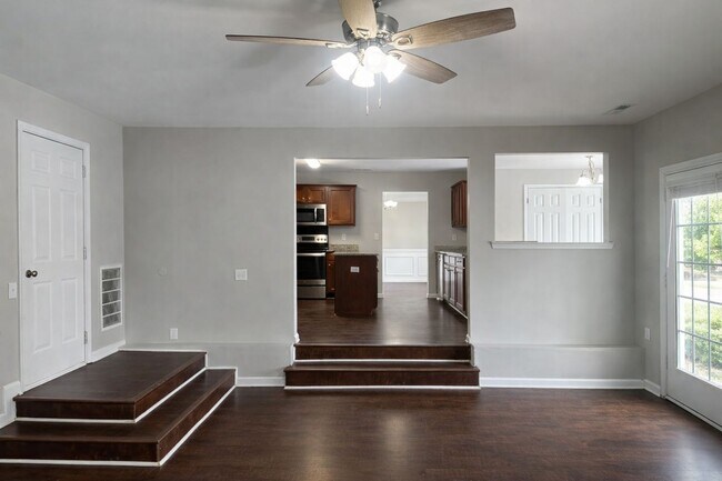 Photo - 10545 Barvas St