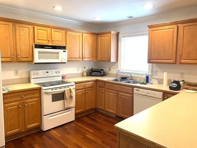 Photo - "Pre-Leasing August 2026" Large House Near...