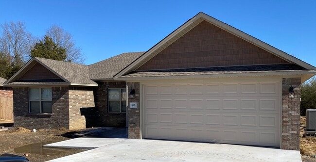 Building Photo - Come look at this new construction 3-bedroom 2-bathroom home.