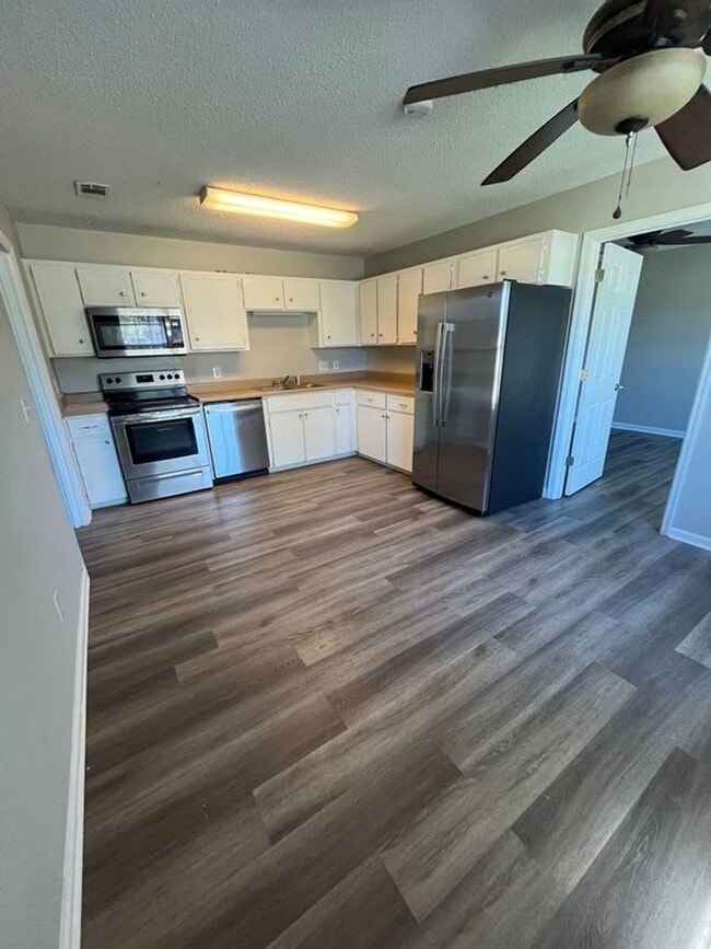 Photo - Spacious corner lot with a private backyard- Available 4/10!!