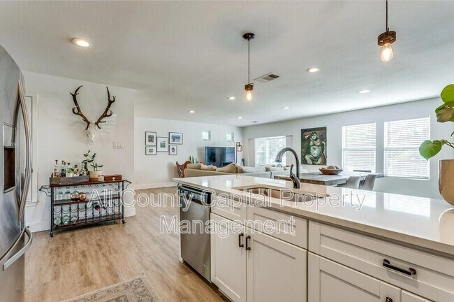 Photo - 748 Wales Way