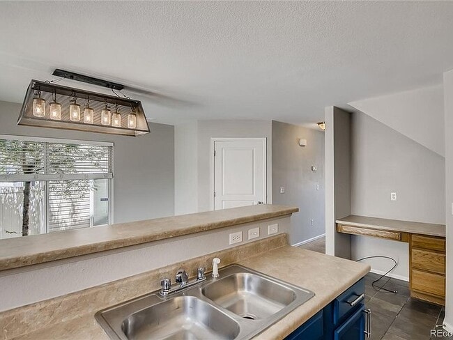 Kitchen - 4818 Hobkirks Pt