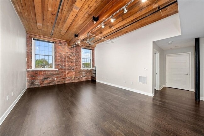Photo - Stylish Industrial Loft with Exposed Brick, High Ceilings & Modern Kitchen Unit 143