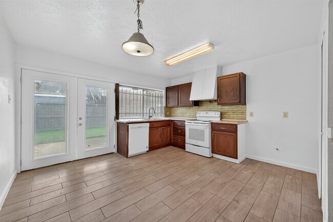 Photo - 5711 Hopetown Dr
