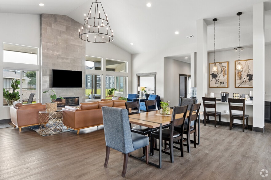Crown Pointe Apartments