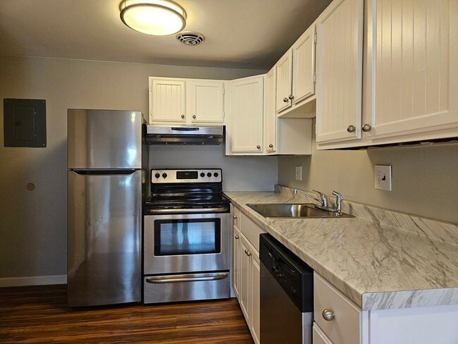 Building Photo - 38 Carey Ave Unit 3