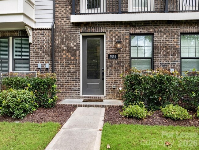 Photo - 2555 Deacon Ave