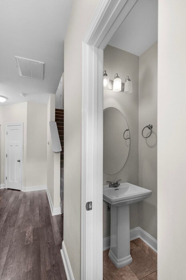 Photo - Townhouse For Rent! Rebated Application Fe...