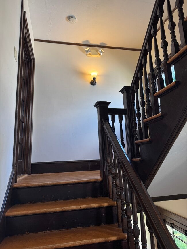 Photo - 191 Oxford St Unit 2 Bedroom West End