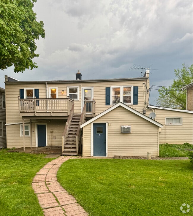 Building Photo - 622 Milwaukee St Rental