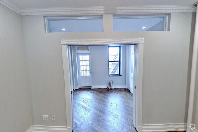 Building Photo - 279 E 10th St Unit 9 Rental