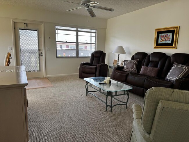 Photo - 536 Fanshaw M Unit 536