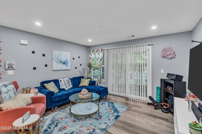 Photo - 1 Thoroughbred Fare Condo