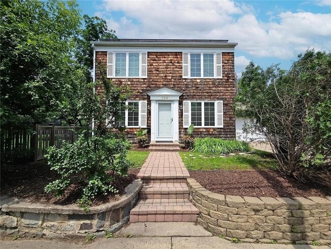 Building Photo - 709 Wayzata Blvd E Rental
