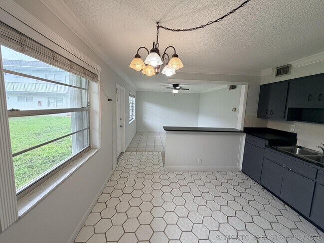 6191 SW 37th St Unit 114