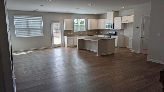 Photo - 840 Pt Pl Dr