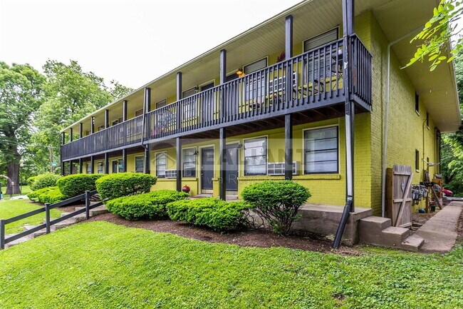 Building Photo - 468 N Limestone Unit 13