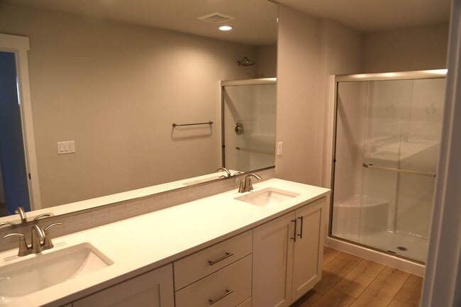 Photo - New 3 bed 2.5 Bath Townhome Ready for You!