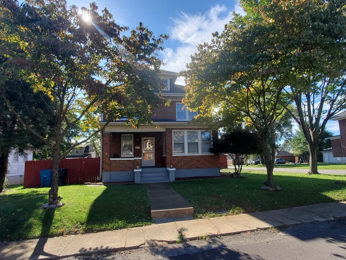 Photo - 1906 Belleview Ave SE House