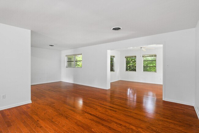 Photo - 2107 Brookview Dr