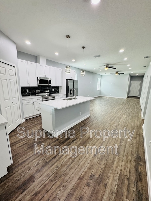 Photo - 6073 Vermont Ave