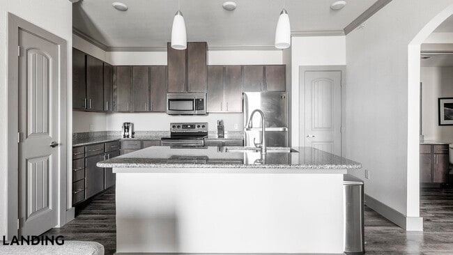 Photo - 12500 Shadowglen Trce Unit 9304