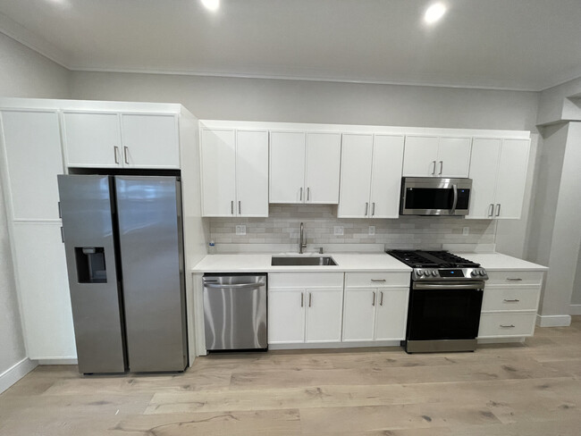 Building Photo - 9 Everett St Unit 2-bed 2-bath #1 Rental