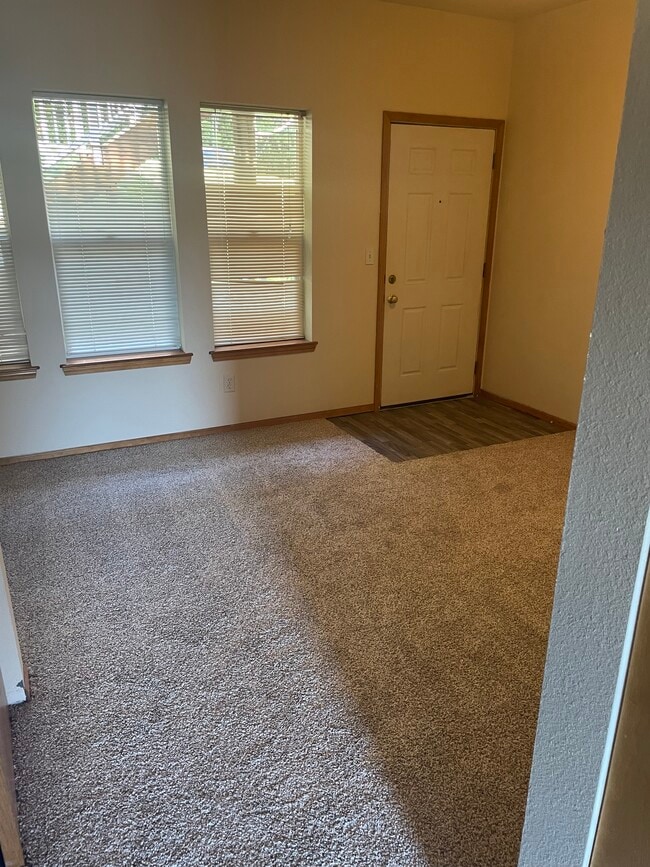 303 Elwood Ct Apartments Bellingham, WA