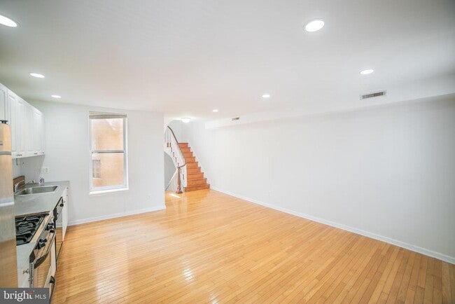 Photo - 126 W Laurel St Unit 2