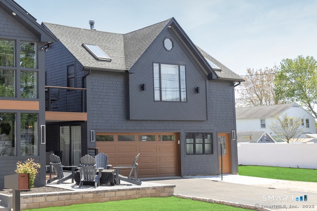 48 Swan Ave