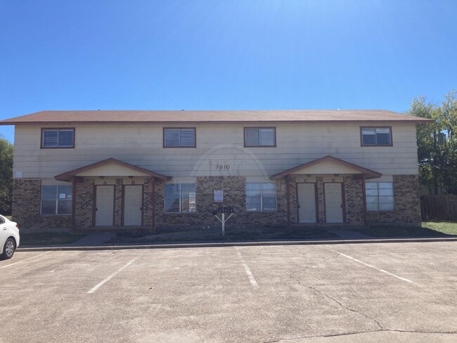Building Photo - 3810 Charolais Dr Unit 3810 Charolais Dr B