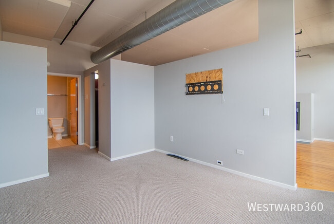 Photo - 6 Laflin-808 Unit 808