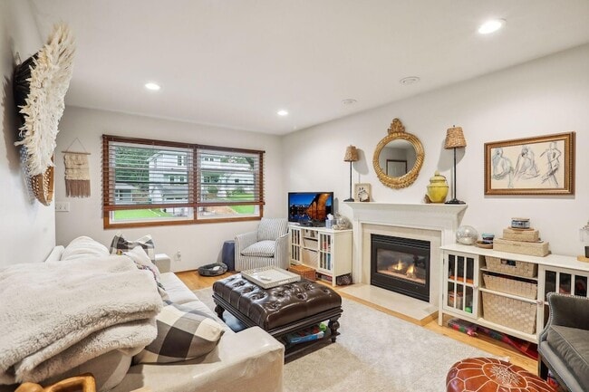 Photo - 4237 Ottawa Ave S