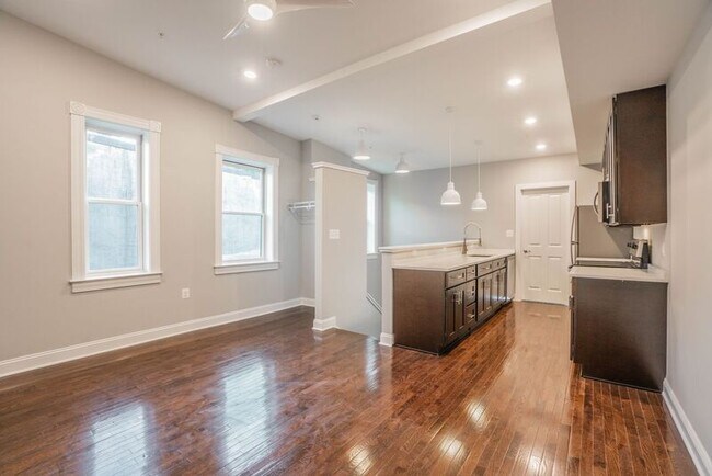Building Photo - 310 E Lanvale St Unit 4 Rental