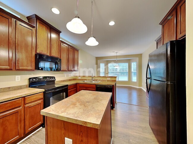 Photo - 3211 Whispernut Ln