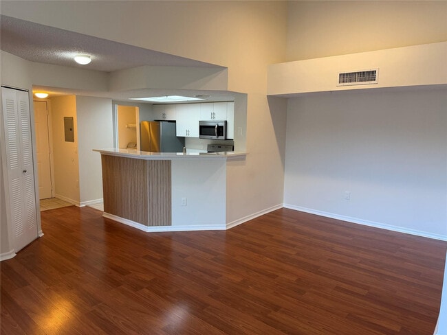 Photo - 5005 Wiles Rd Unidad 307