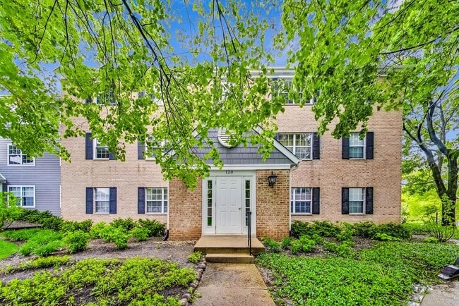 Building Photo - 120 E Winchester Rd Unit D