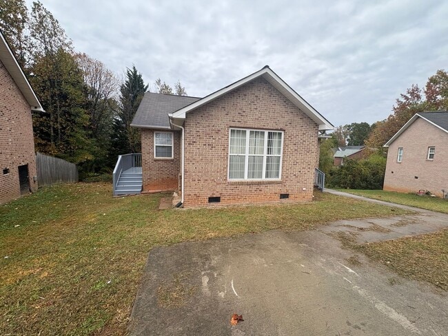 Photo - Modern Comfort Meets Peaceful Living – Onl...