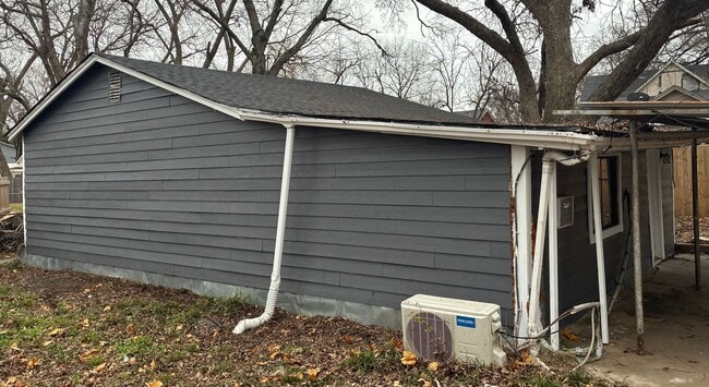 Photo - 105 E Bond St