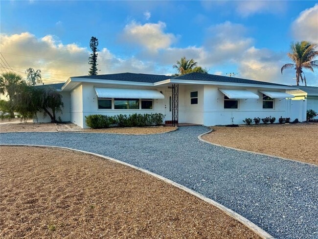 Building Photo - 2100 E Vina Del Mar Blvd