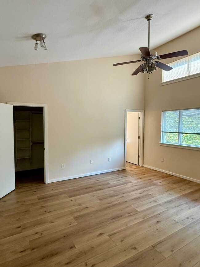 Photo - 322 E Huntsville Rd