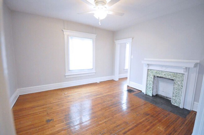 Photo - 24-26 E. Blake Avenue Unidad 24B