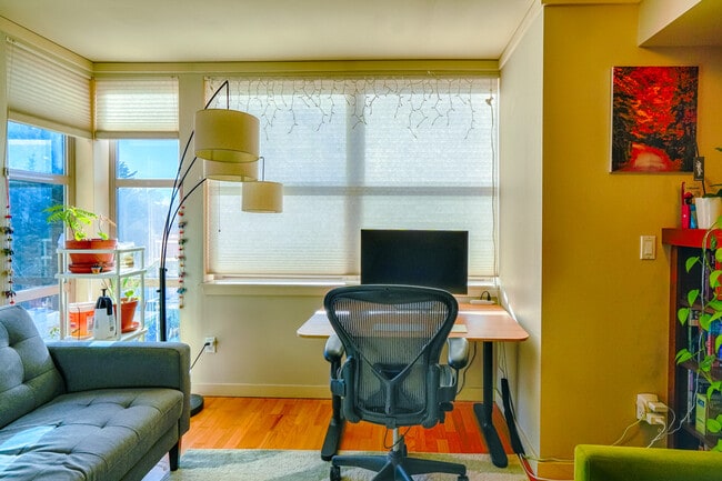 Photo - 1310 N Lucas Pl Unit 402