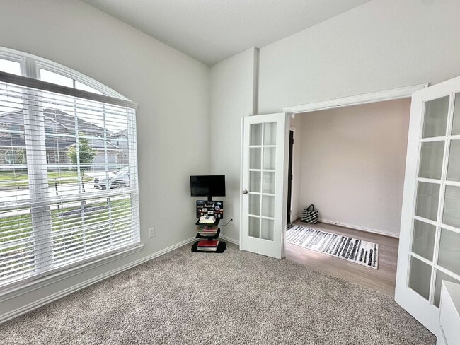 Photo - Charming 4-Bedroom Retreat with Granite Accents & Hardwood Elegance in Alvin!