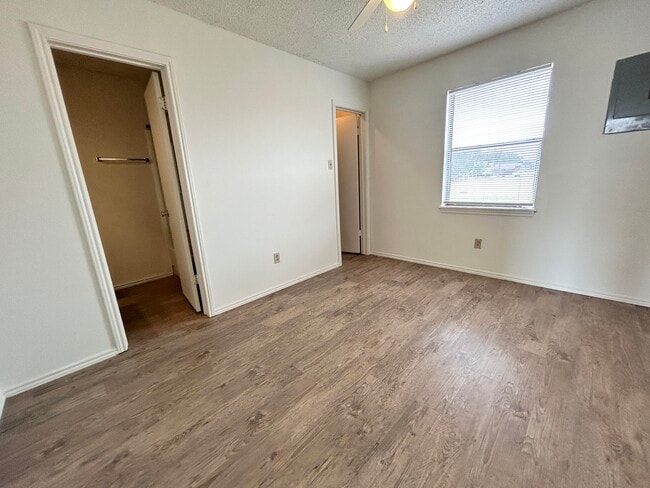 Photo - 4604 Erskine St